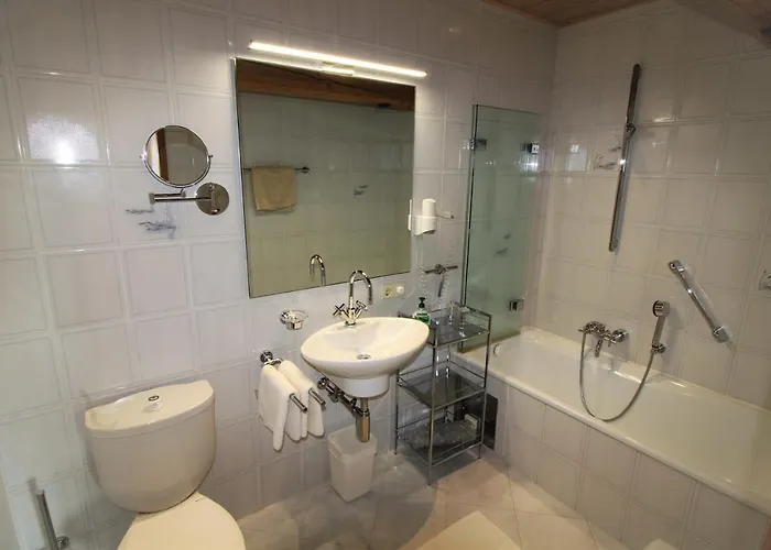 Meikl By Managers * كيتزبوهيل